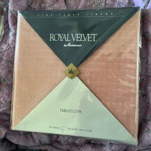 New Royal Velvet Fieldcrest Salmon Rectangle Tablecloth 60"Lx84"W